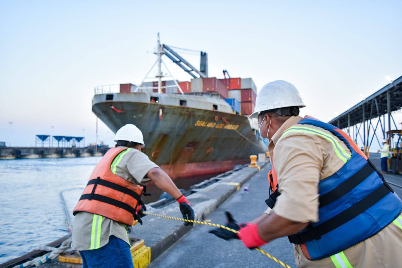 Puerto de Acajutla recibe otro buque con 500 toneladas métricas de alimentos puerto-de-acajutla-recibe-otro-buque-con-500-toneladas-metricas-de-alimentos
